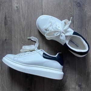 Steve Madden gasp whit black sneakers